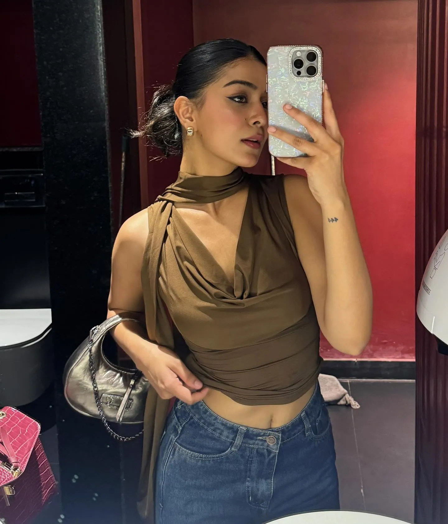 Charvi - Delhi escort profile