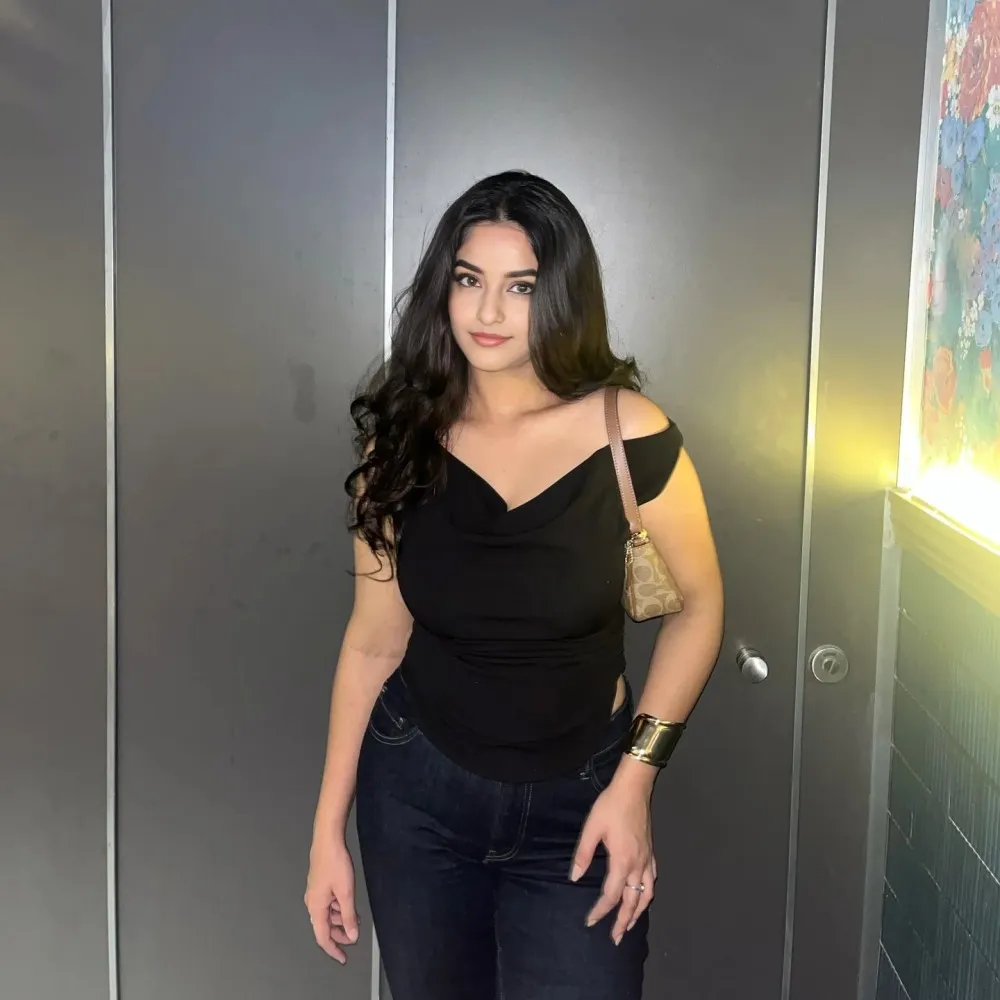 Urvi - Delhi escort profile